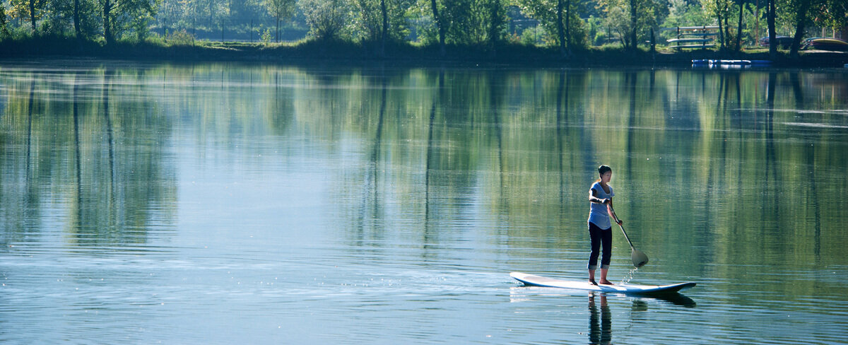 Person auf dem Paddleboard