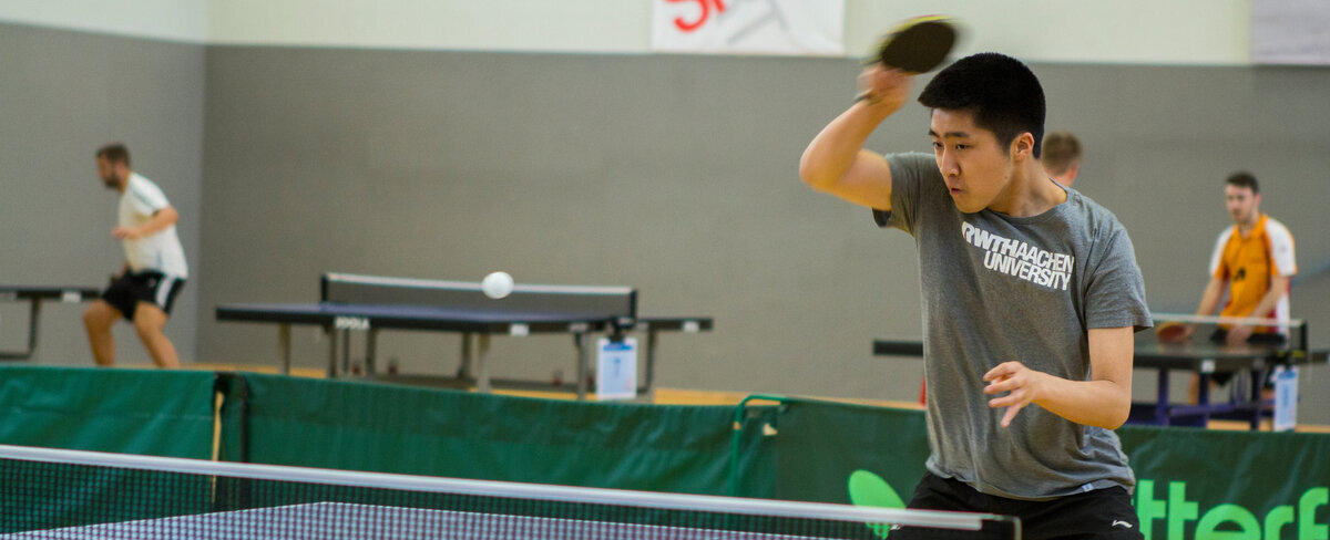 Tischtennisspieler im Turnier
