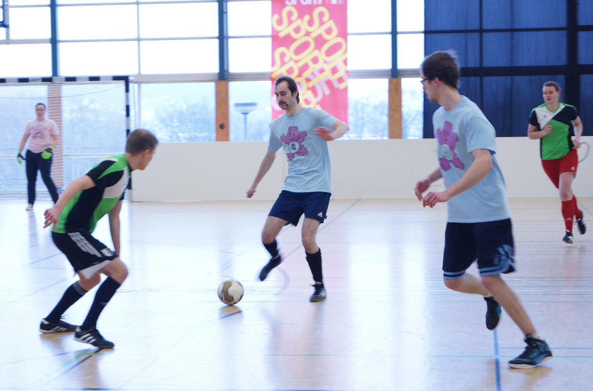 Zwei Fußballteams im Einsatz