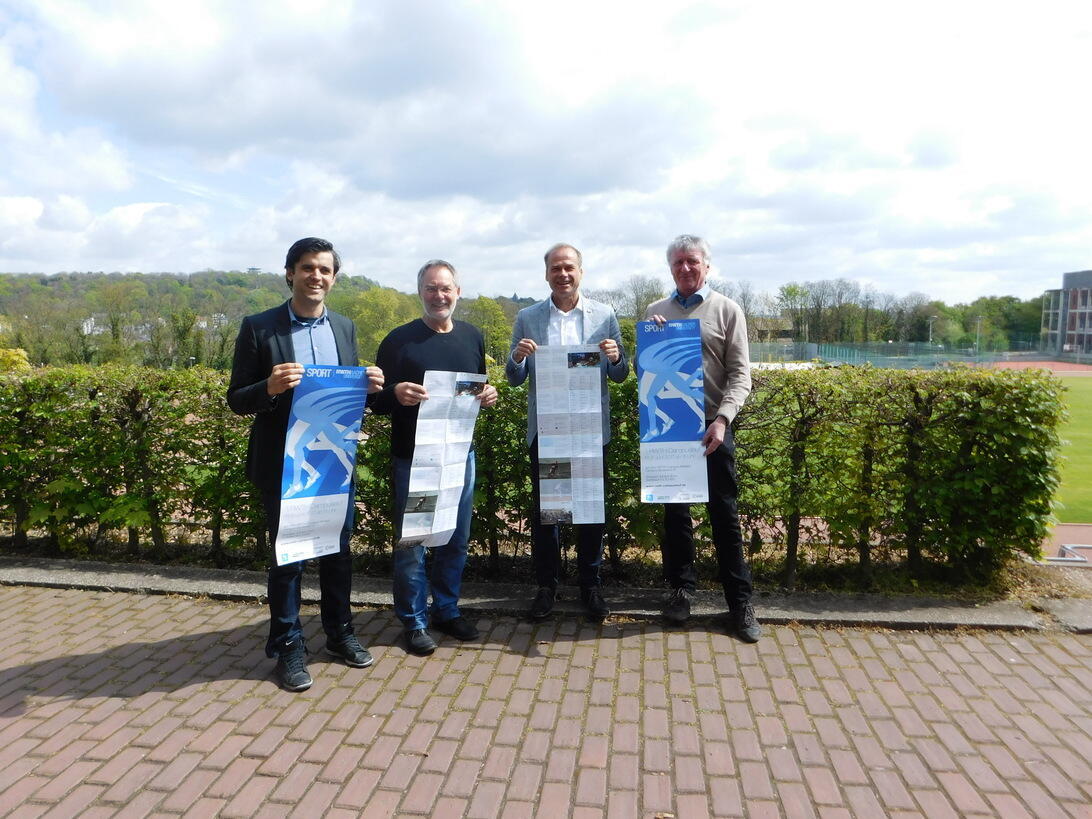 HSZ-Angehörige beim Vorstellen des neuen Semesterprogramms 2017