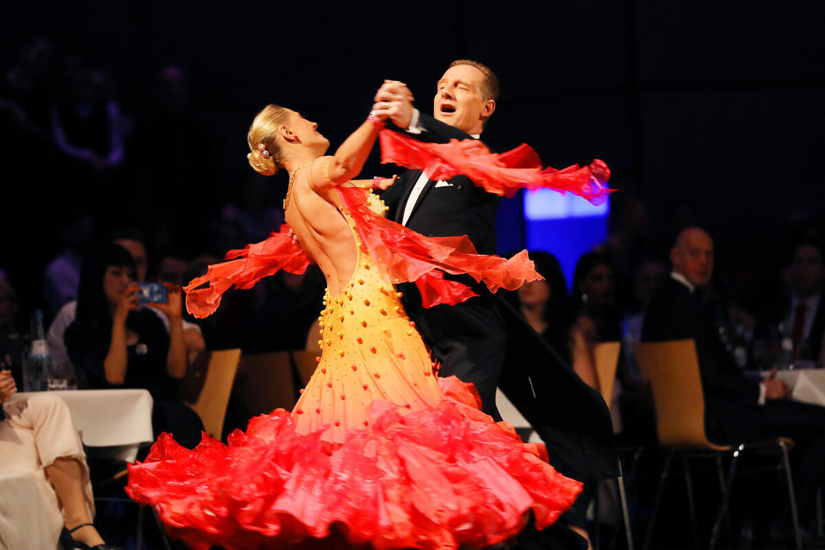 Tanzende beim Galaball