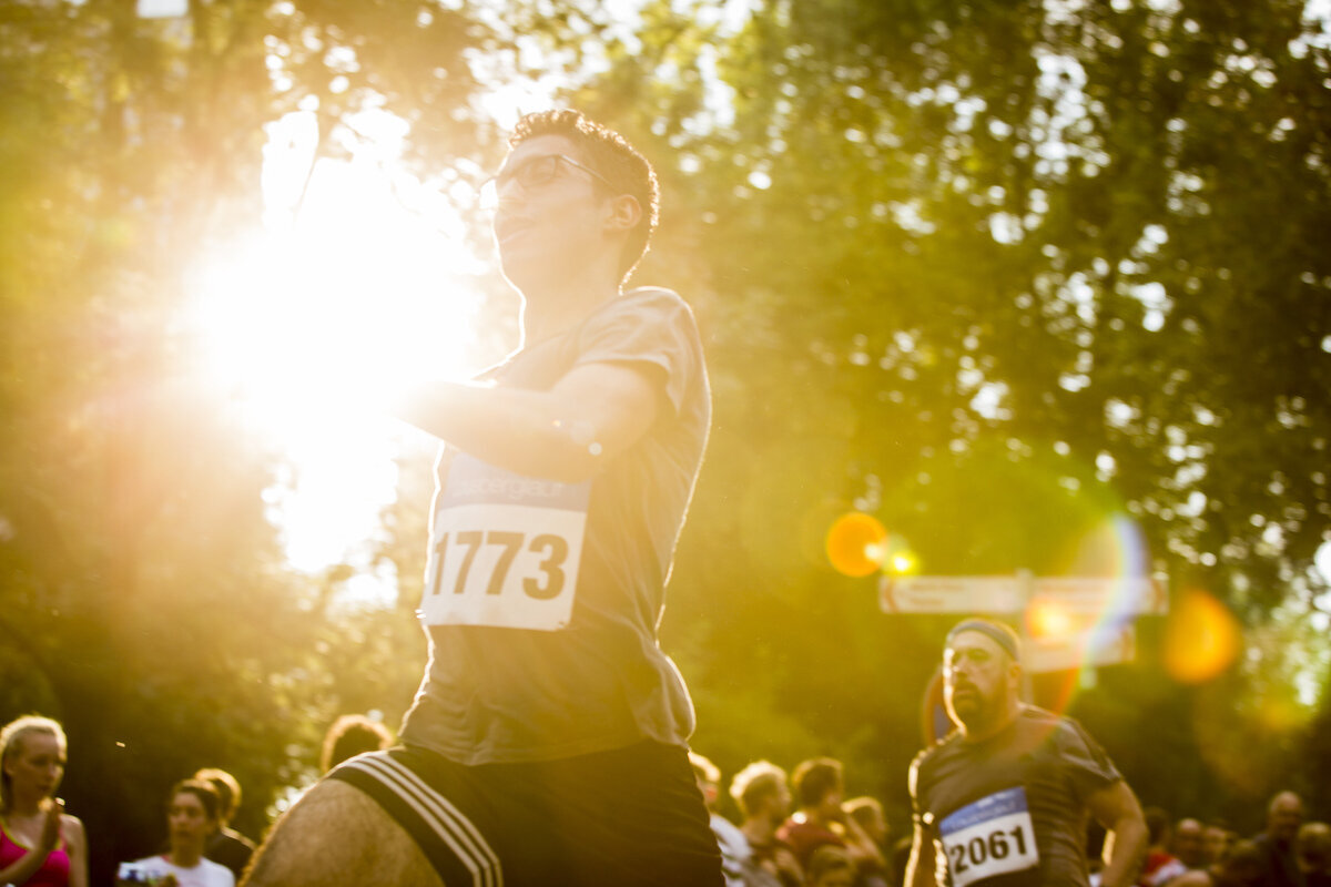 Lousberglaufteilnehmer starten