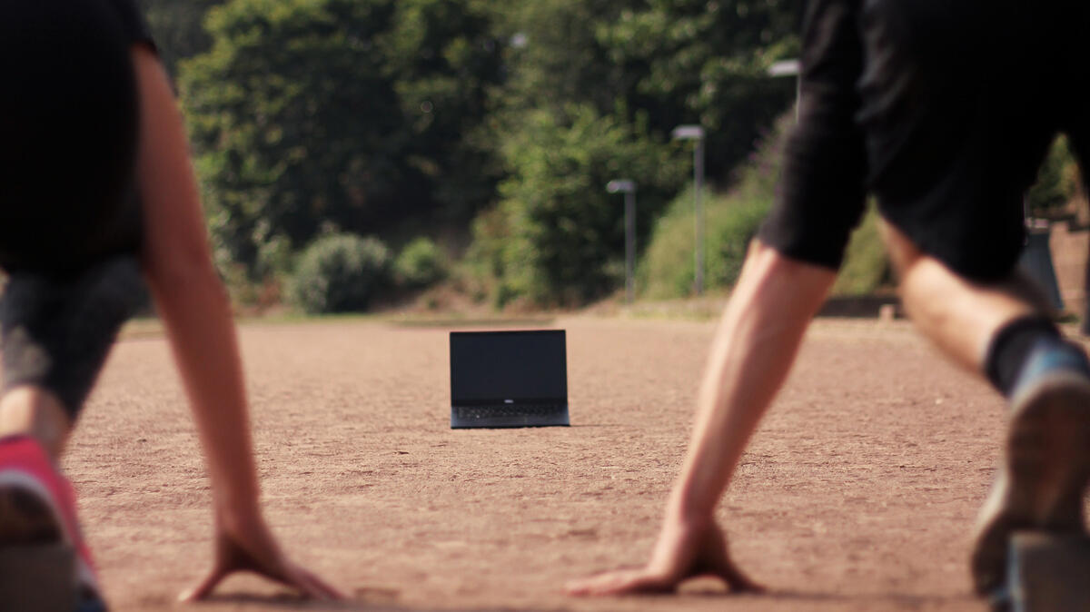 Zwei Läufer in Startposition