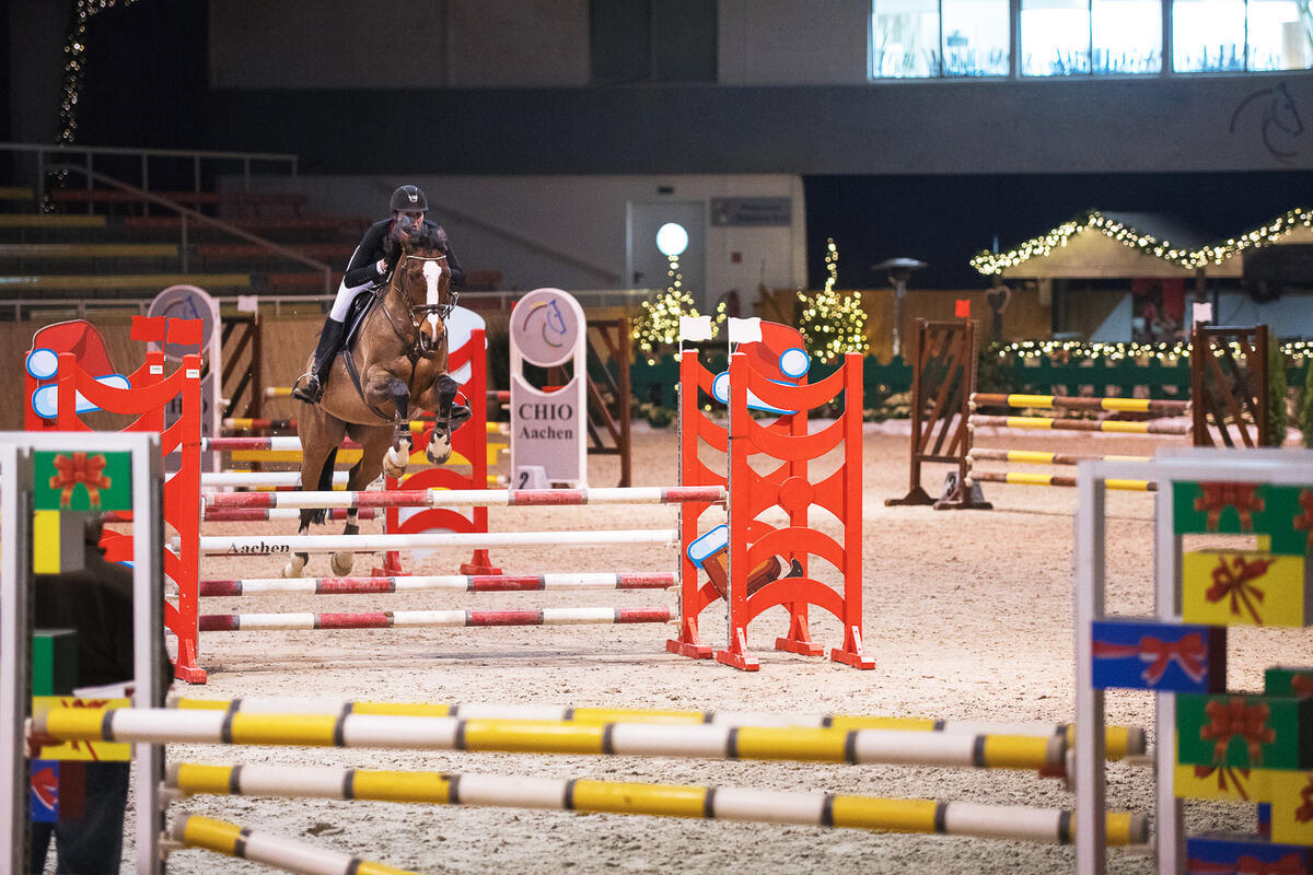 Volle Tanzfläche im Eurogress Aachen