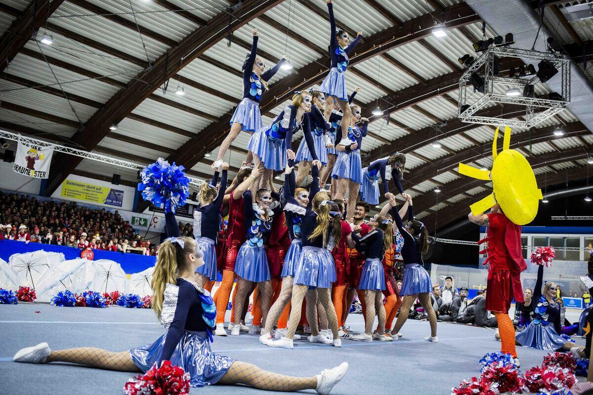 Cheerleader beim performen