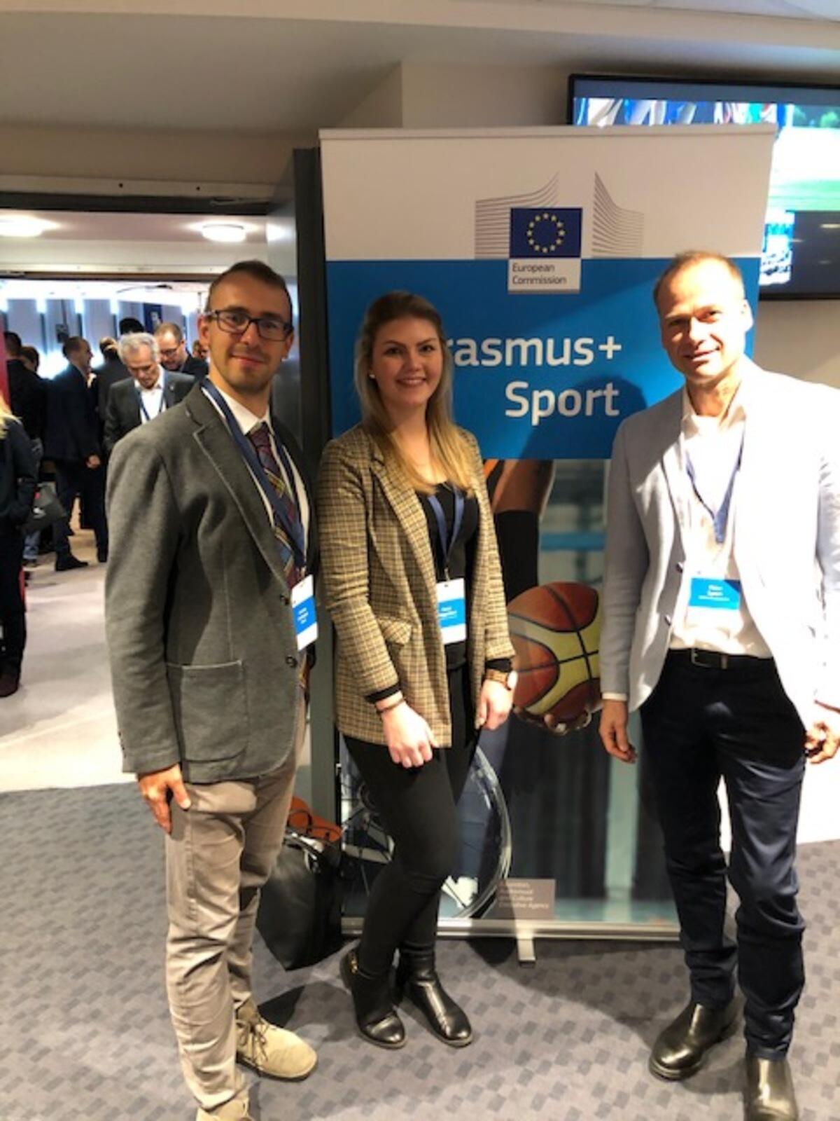 Andrea Castagna (ENAS officer), Romy Brüggemann (Budgetverwaltung Projekte HSZ), Peter Lynen (Leiter HSZ)