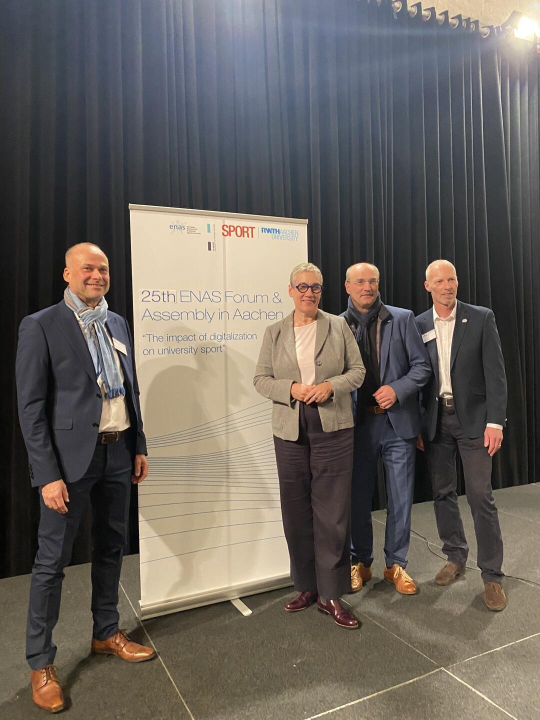 Peter Lynen (HSZ), OB Sibylle Keupen (Stadt Aachen), Prof. Dr. Ulrich Rüdiger (RWTH Aachen), Mel Parker (ENAS Präsident)