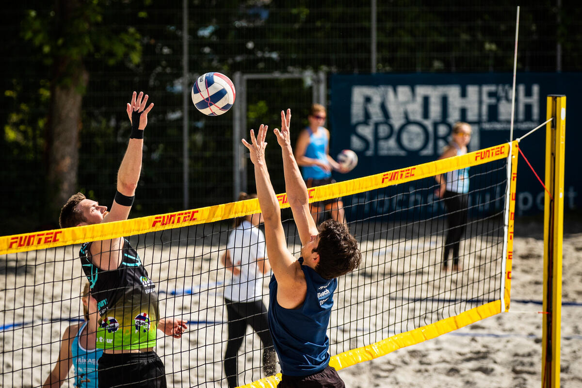 Syifa Nurzaman auf der Bühne bei der Ehrung