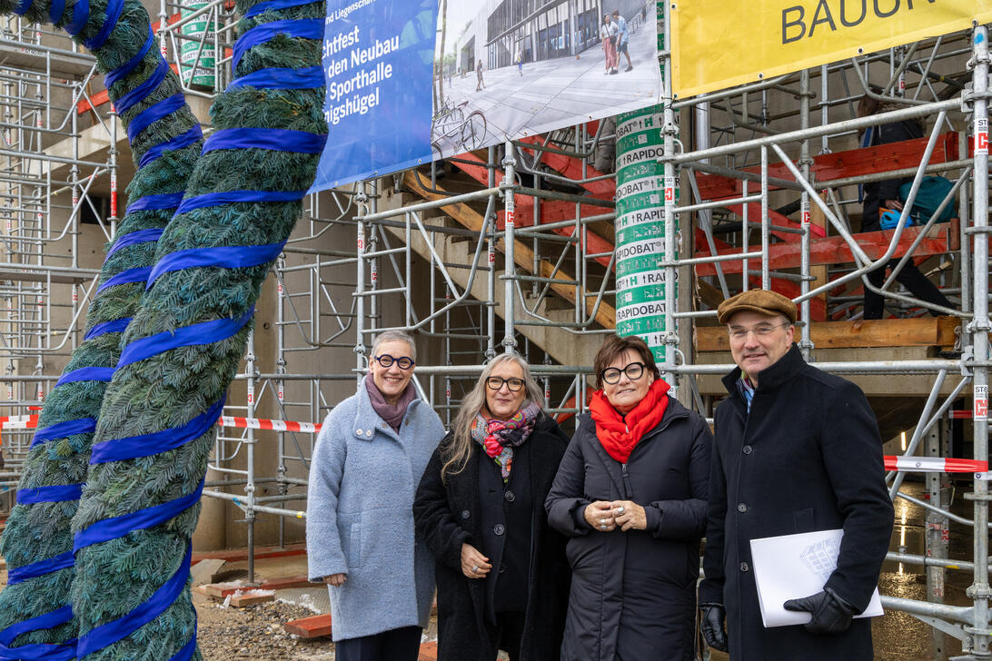 Pressefoto: Sibylle Keupen, Oberbürgermeisterin der Stadt  Aachen; Ute Willems, Leiterin der Niederlassung Aachen des BLB NRW; Gabriele Willems,  Geschäftsführerin des BLB NRW und Univ.-Prof. Ulrich Rüdiger, Rektor der RWTH