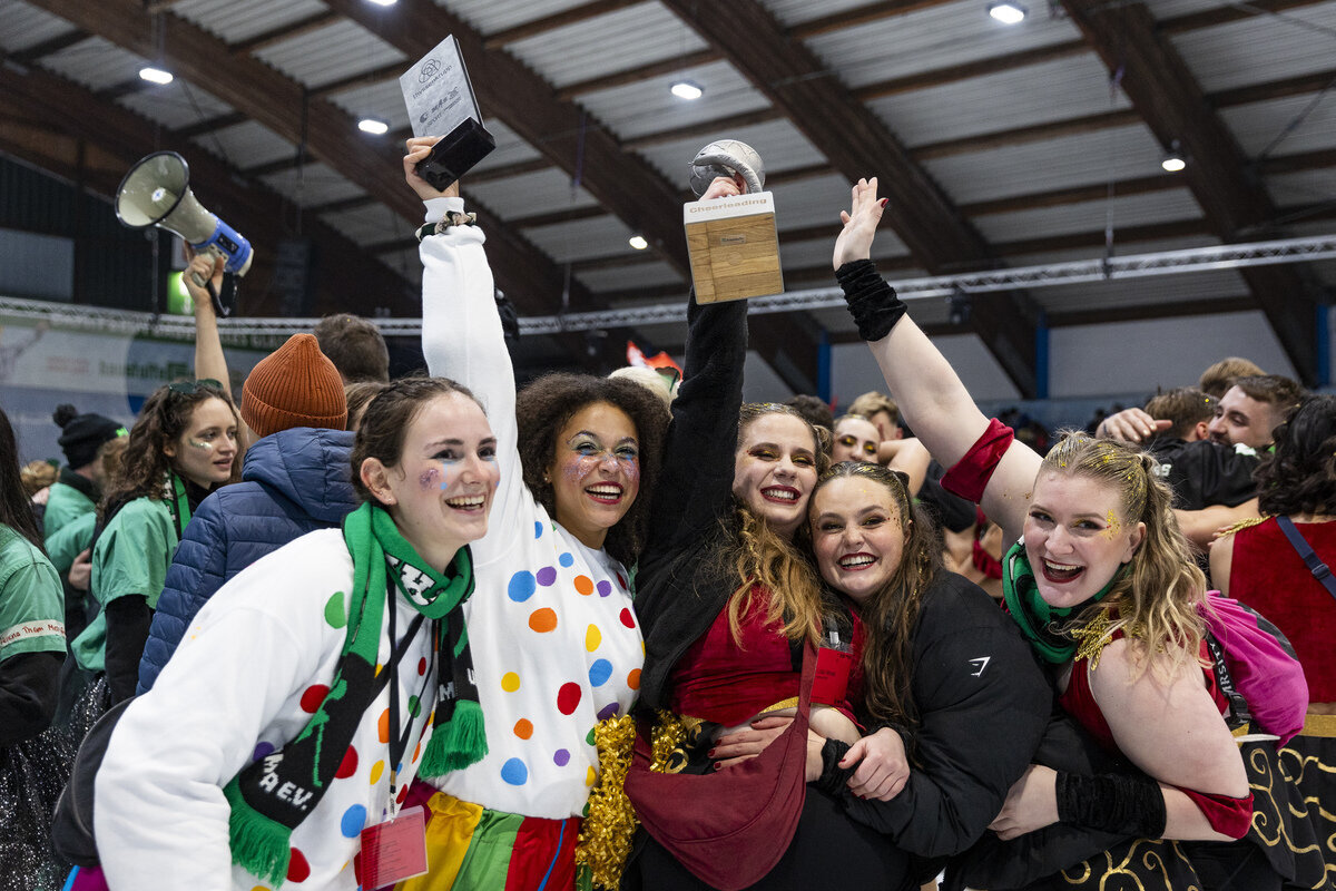 Gewinnerinnen jubeln