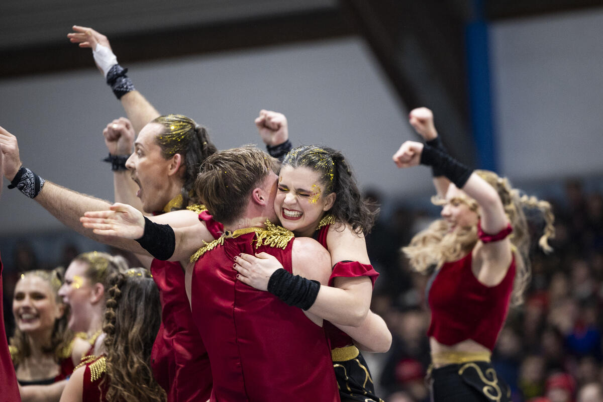 Cheerleading Team Feiert in der Eishalle